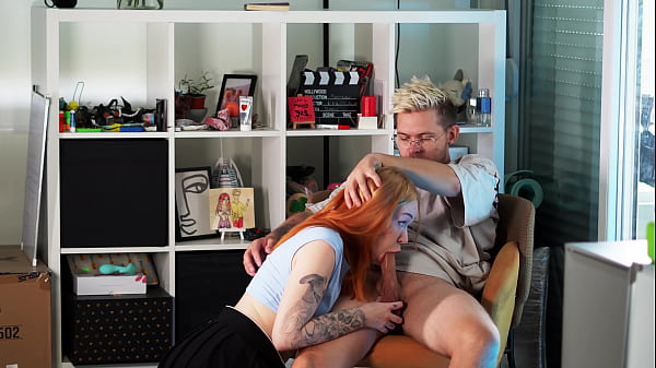 Play MP4 - She distracts me from studies with a blowjob