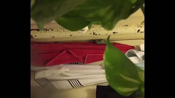 Play MP4 - hot mom gets naked