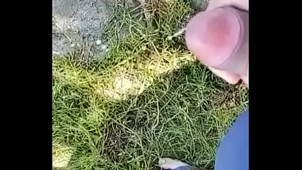 Batendo uma na encolha na beira do Rio 