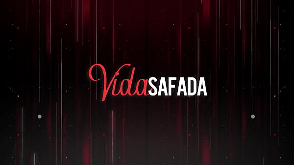 Safadinha ganhou um brinquedinho novo de um f&atilde; e foi usar pra ele ver 