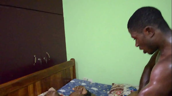 C'est l'&eacute;cole du sexe un prof pas comme les autres profite de ses cours de sexe &agrave; domicile pour pousser les femmes &agrave; l'adult&egrave;re cameroun vivre exclusivement sur xvideos rouge