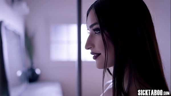 Babe Emily Willis enjoyed hardcore pussy fucking 