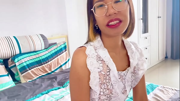 Nonton Tiny Asian Girl Gets Her Glasses Dirty With Spunk thumbnail