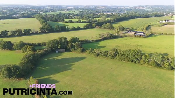 Play MP4 - Putri Cinta Spreading Her Legs Showing Shaved Pussy