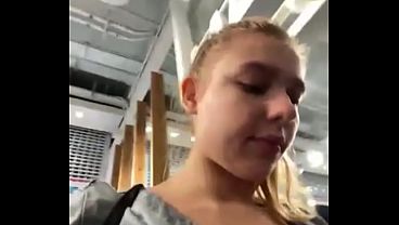 Nonton Masturbate In The Fitting Room thumbnail