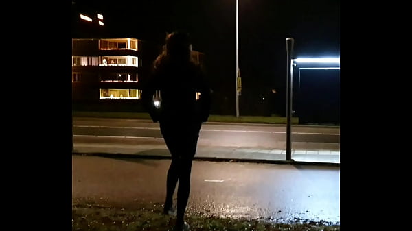 Play MP4 - Annemieke waiting for the bus