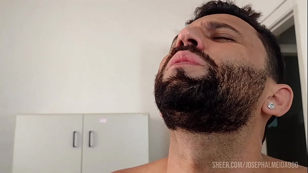 Comendo A Sobremesa Antes Do Prato Principal Delicia thumbnail