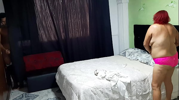 Play MP4 - Me masturb&oacute; viendo como mi madrastra se viste