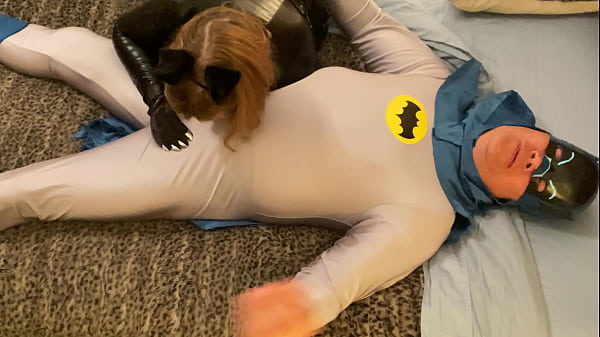 Mature dc slut villainess catwoman sucks batman&rsquo;s cock 