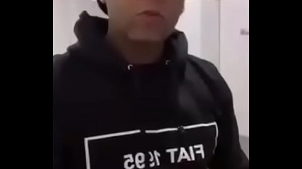 Nonton Pau Preto Fazendo Xixi Na Boca Da Novinha thumbnail