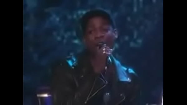 Play MP4 - Mariah Carey's sexy small breasts