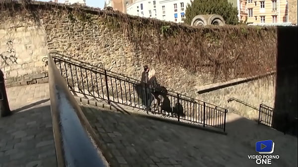 Cali Cruz s'offre une baise hard avec_un inconnu