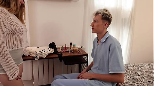 Stepdad Fucked Isang Cute Na Femboy At Ang Kanyang Stepdaughter At Cummed Sa Kanyang Puki thumbnail