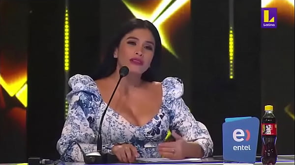 Maricarmen Mar&iacute;n ense&ntilde;ando sus ricas, sabrosas y jugosas tetas 