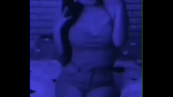 Nonton Esa Morenita Se Mueve Rico thumbnail