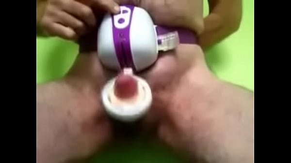 gozando com aparelho de masturbar 
