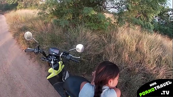 Play MP4 - Hot couple fuck outdoor