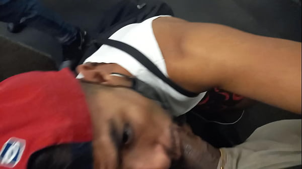 Play MP4 - Garoto me chupou gostoso no banheiro  enquanto minha esposa me esperva l&aacute; fora