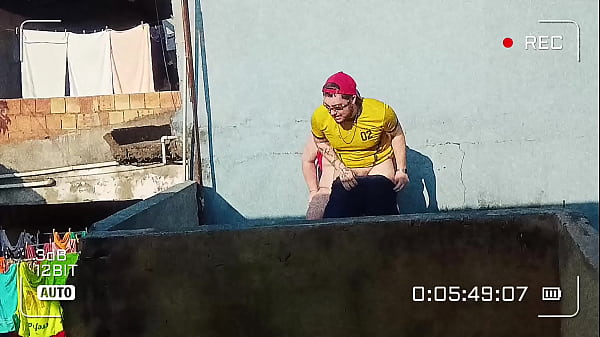 Camera De Seguran&ccedil;a Me Flagrou Comendo O Vizinho thumbnail