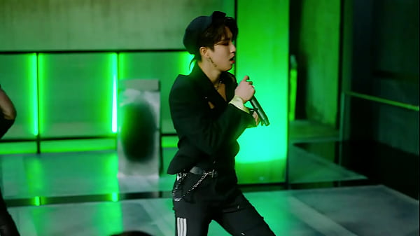 8 chicos gays se dan como toros en la oficina 