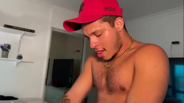 Dupla Penetra&ccedil;&atilde;o No Gostoso Do Lesses Boy, Duas Picas &eacute; Muito Leite No Cu Dele. thumbnail