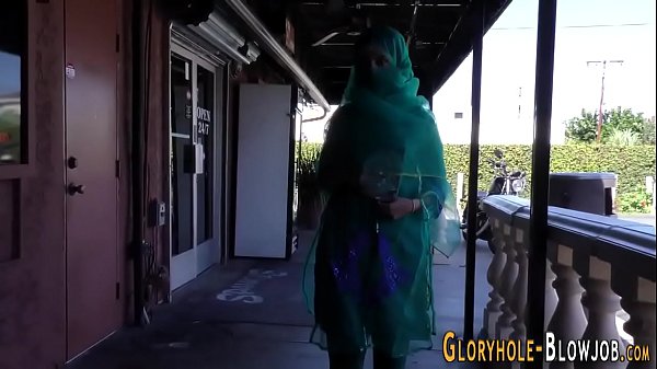 Play MP4 - Islamic gloryhole babe
