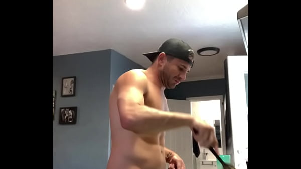 Play MP4 - Cooking dinner