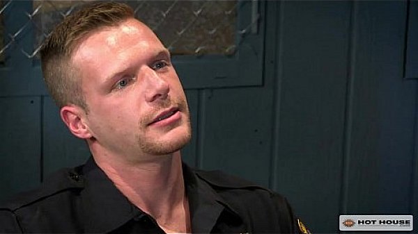 gay prisoner fucks guard 