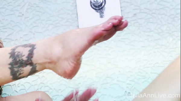 Play MP4 - All Wet N Wild&excl; Busty MILF Julia Ann Finger Fucks In Soaked Lingerie&excl;