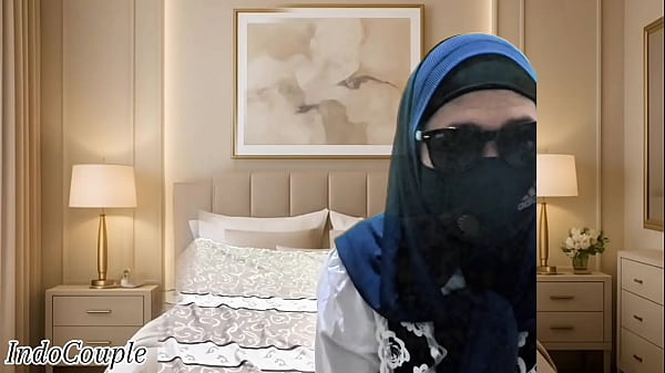 Nonton Asian Real Hijab Muslim Wife And Husband Anal Sex thumbnail