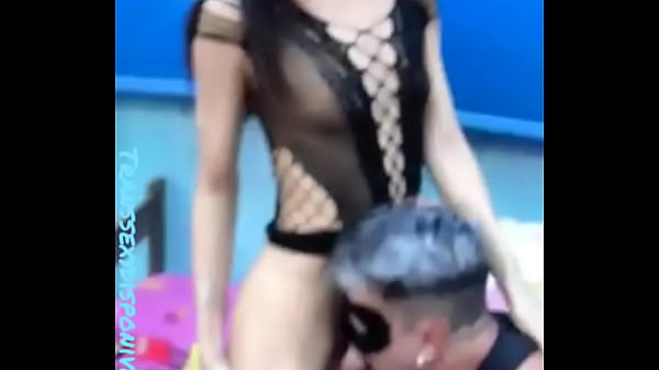 Playboy Fortao Engolindo Pica Da Boneca Dotadona thumbnail