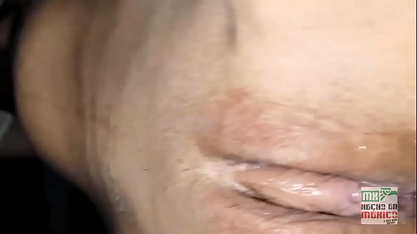 SophiePetite_e amateur mexicana posando para_sus fansfetichistas 23_cms de pies y tanga moradita de_perrito_y corrida en su_abdome ytetas