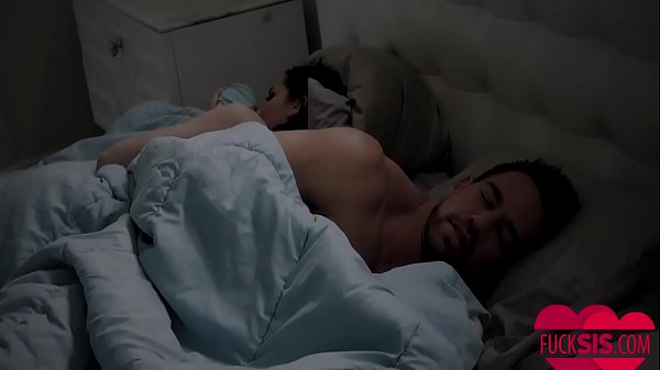 Play MP4 - Kyra Rose In Love At First ion