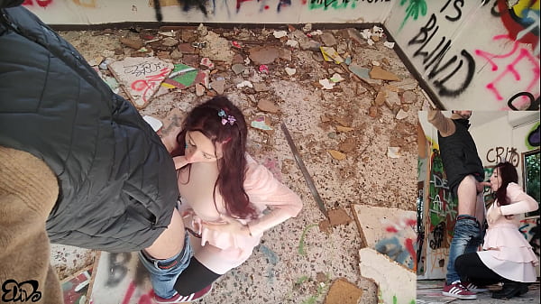 Pornovlog amatoriale italiana a pecorina in location abbandonata 