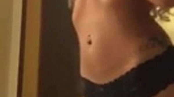 Nonton Blonde Babe Girl Dancing thumbnail