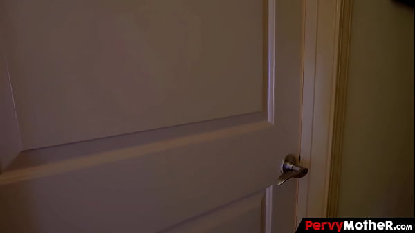 Rascal stepmother reprends her peeper stepson 