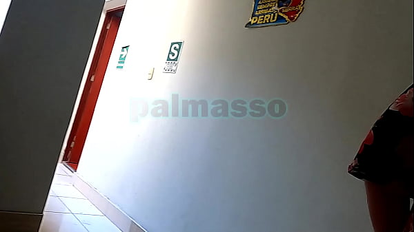 Play MP4 - Una inocente se&ntilde;ora madura es pillada en la calle por un pervertido&colon; &mdash;&iexcl;Me convenciste&excl; Vamos a follar&comma; pero me prestas dinero&comma; por favor&period;