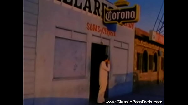 Play MP4 - Brunette Cougar From The Seventies