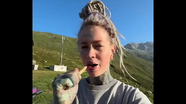 Brushing my teeth with this beautiful background what's your favorite way to start the day #morningroutine #bru 