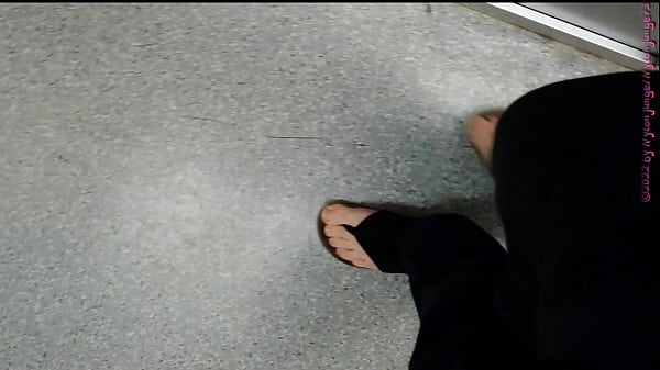 Barfu&szlig; zum m&uuml;llplatz