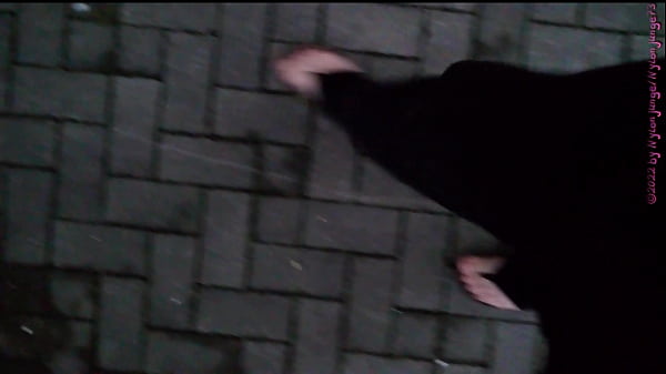 Barfu&szlig; zum m&uuml;llplatz 