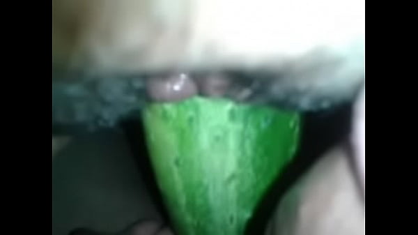 Play MP4 - comiendo pepino