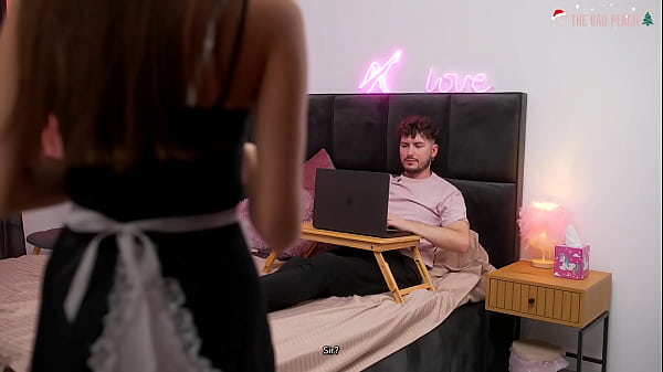 Nonton Surprised Housekeeper Learns How To Use Revolve X Vibrating Masturbator thumbnail