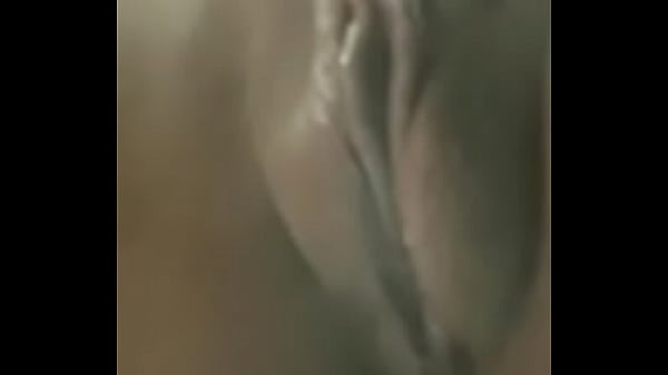 Sexy babe frrom Zimbabwe plays withwet pussy