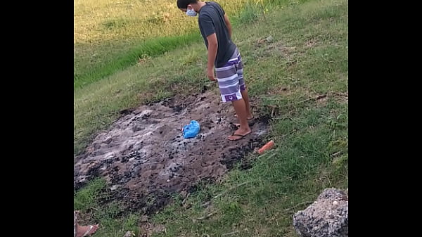 NOVINHOS EM RITUAL NO MEIO DA MATA