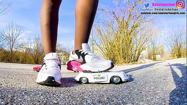 Kati crushes Crushing crushes Trample a_few old_timer cars tramples and_crushes_the carsinto individualparts crush