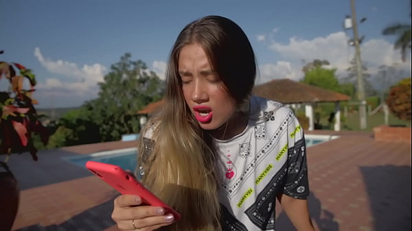 Play MP4 - Sara Blonde calificando la polla de uno de sus clientes se pone muy cachonda