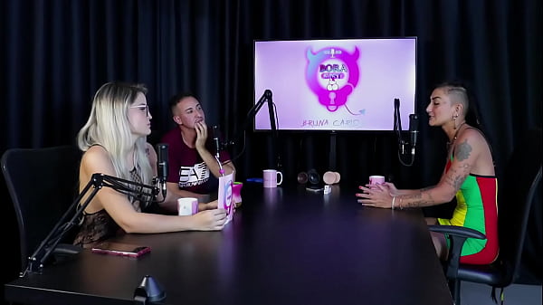 J&aacute; pediram um fetiche com cachorro, acha errado a divis&atilde;o de atriz/criadora e &eacute; liberal - Caroleta Roots & Bruna Carlos (SHEER/RED) 