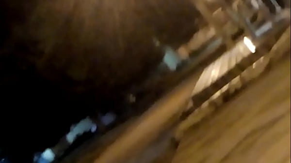 sentou e caiu pra tras