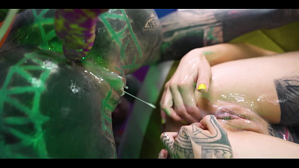 Goth lesbians fill the tattooed girl&rsquo;s ass with cum 